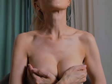 girl laravongrey image #4587650