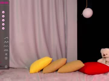 girl small_blondee image #2462782