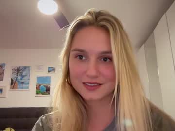 girl sarahsapling image #5414260