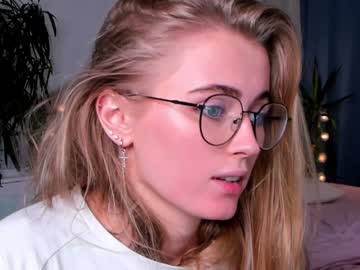 girl linellali image #2670785