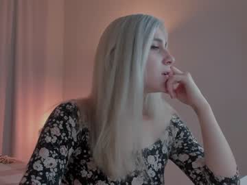 whitewidooowww sex webcam