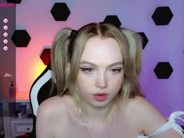 girl small_blondee image #4615611