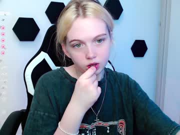 girl small_blondee image #4243848