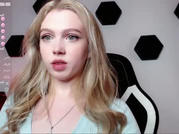 girl small_blondee image #4037108