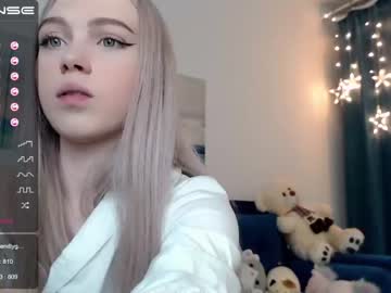 girl small_blondee image #1315438