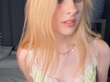 girl slow_kiss image #6248600