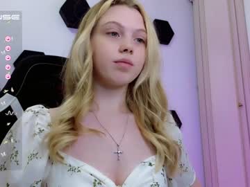 girl small_blondee image #4394375