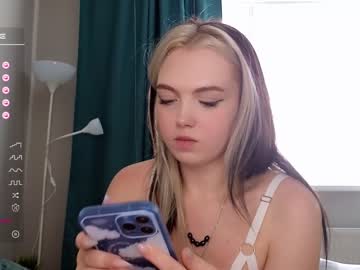 girl small_blondee image #5418966