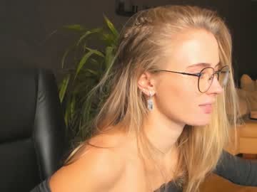 girl linellali image #2799071