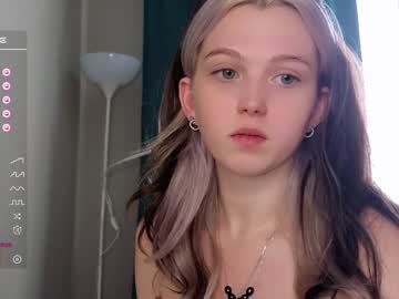 girl small_blondee image #5476887