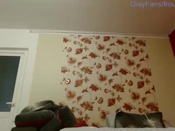 girl bouncingb00bs image #3673173