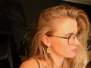 girl linellali image #2907591