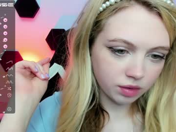 girl small_blondee image #3947601