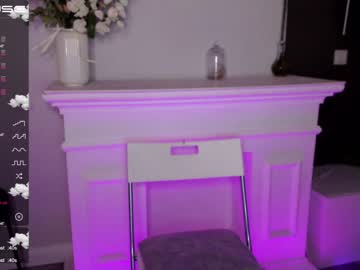 girl small_blondee image #2578195