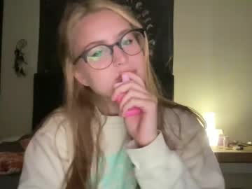 girl sarahmartin420 image #4692860