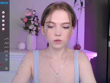 girl small_blondee image #2918295