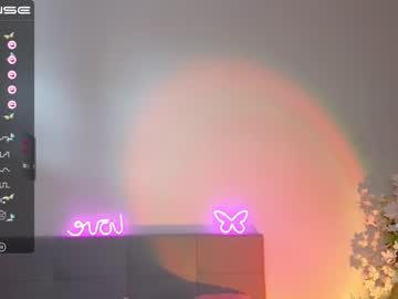 girl small_blondee image #4594538