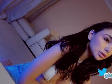girl hollyextra image #3064066