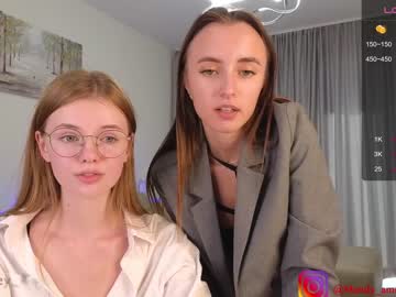 girl look_at_show image #5276233