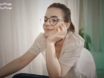 girl excitease image #5545680