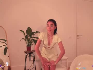 girl veroniqe_lounge image #1777132