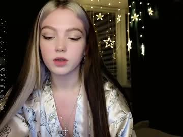 girl small_blondee image #5666081