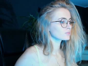 girl linellali image #2899884