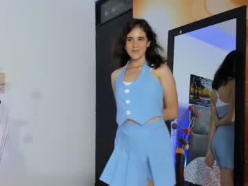 girl dreamsisabella image #6018656