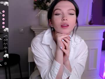 girl small_blondee image #2586093