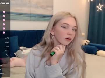 girl small_blondee image #1365620