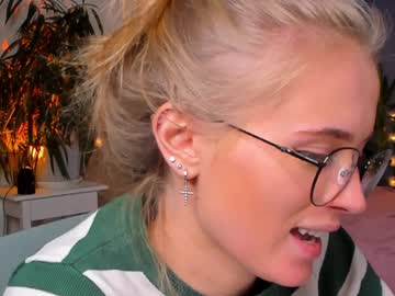 girl linellali image #2627666