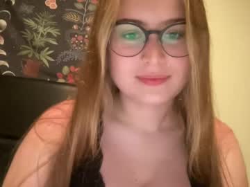 girl sarahmartin420 image #4679377