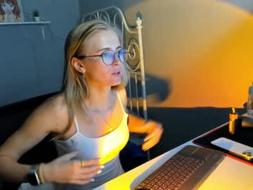 girl linellali image #2447617