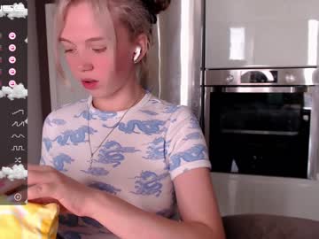 girl small_blondee image #2518790