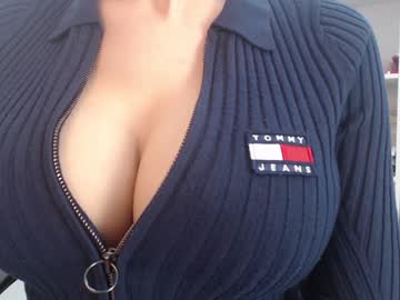 girl eat_mee_out image #2124786