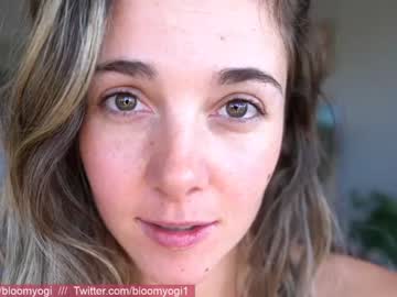 girl bloomyogi image #1286039