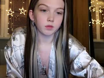 girl small_blondee image #5975411