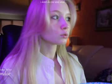 girl bestblondiiecb image #3844379