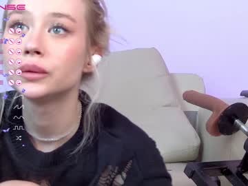 girl shycinderella image #4122227