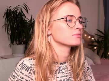 girl linellali image #2706342