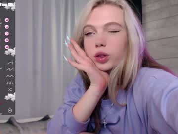 girl small_blondee image #2535660