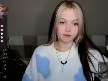 girl small_blondee image #5533362