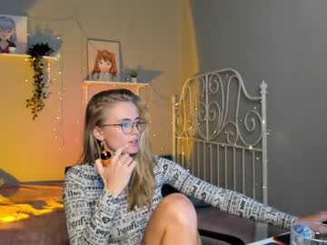 girl linellali image #2468814