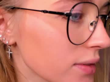 girl linellali image #2649274