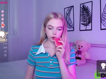 girl small_blondee image #3364110