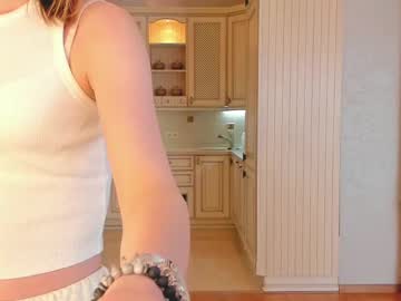 girl harrieteasley image #6980506