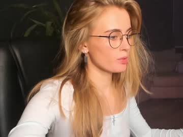 girl linellali image #2785352