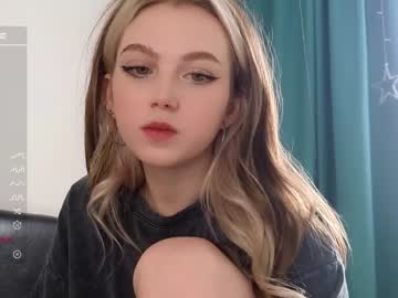 girl small_blondee image #5324557