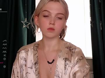 girl small_blondee image #5204599