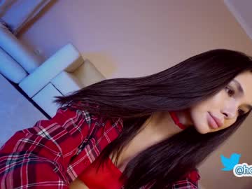girl hollyextra image #3093206